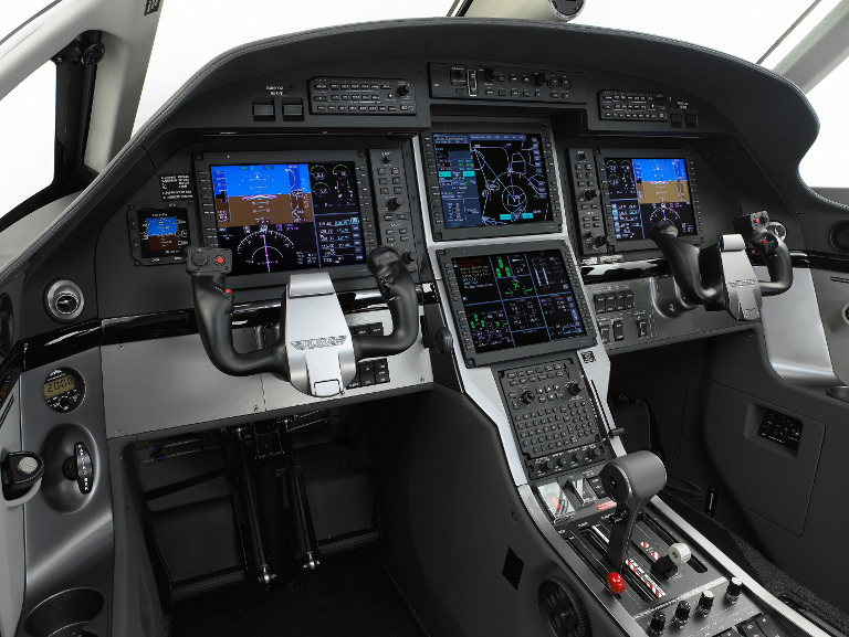 Pilatus Aircraft Ltd.社がSABICイノベーティブプラスチックスのLexan* F6000シートを使って製造したコックピット