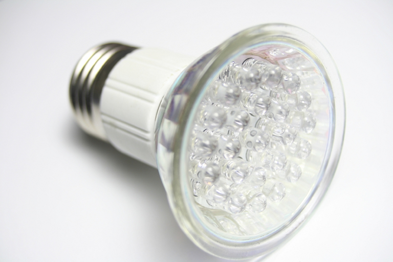 LED照明用途のLexan LUX樹脂